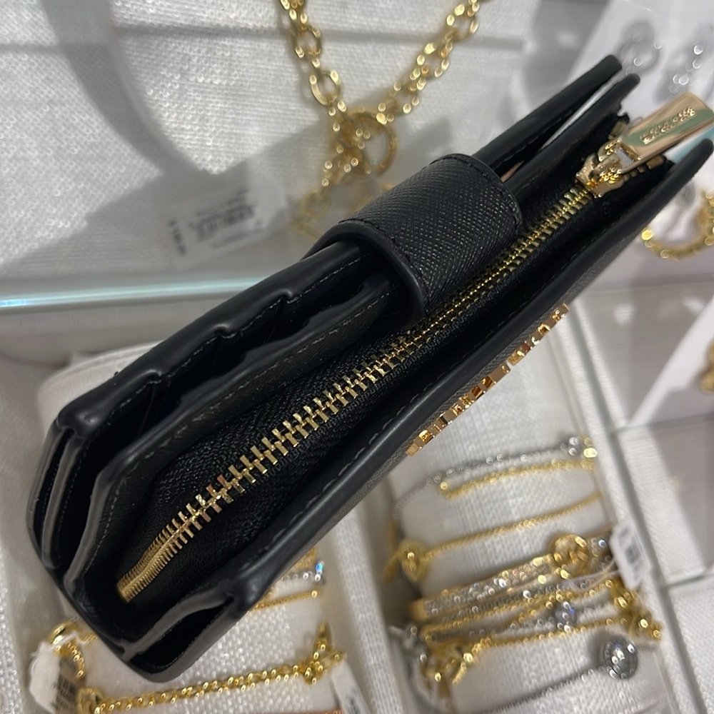 Michael Medium Crossgrain Leather Bifold Wallet
Black 
NWT - Picture 4 of 16